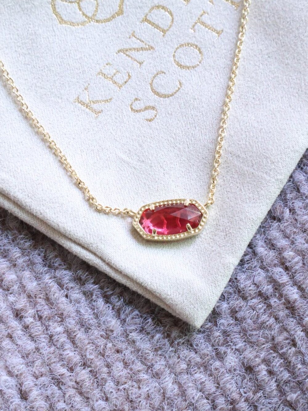 Kendra Scott Elisa Necklace - Gold Berry red glass - Picture 2 of 2